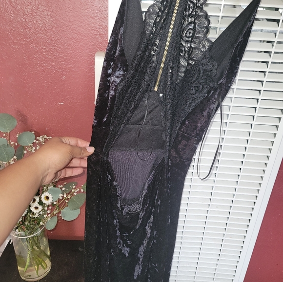 Dress - Picture 3 of 3